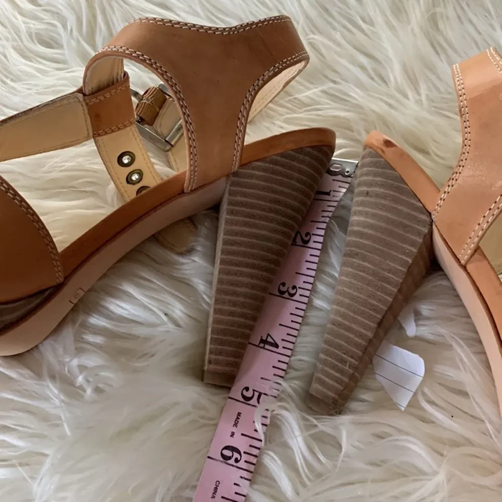 NIB Stacked Heel Tan Coach Sandals - Picture 6 of 12